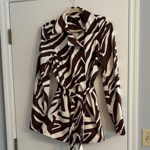 Iz Byer California Brown & White zebra print retro  belted Trench size XL - Picture 1 of 9